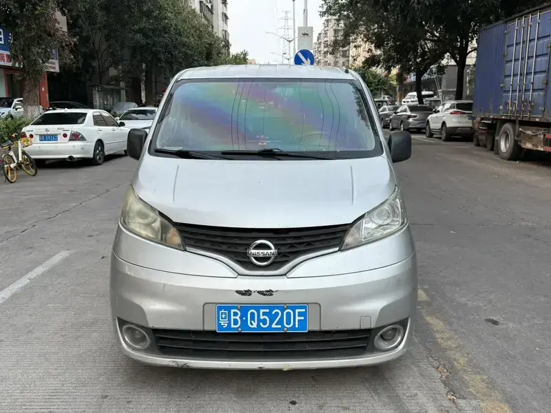 2013 Nissan NV200 с пробегом 200 000 км