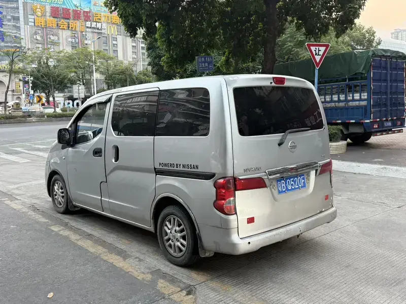 2013 Nissan NV200 с пробегом 200 000 км