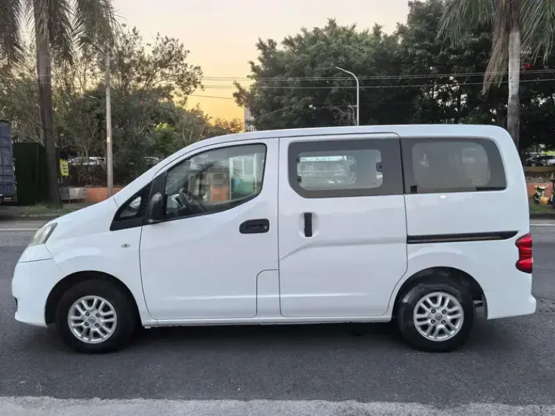 2011 Nissan NV200 с пробегом 170 000 км