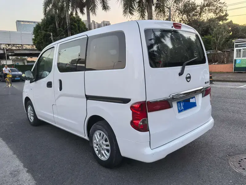 2011 Nissan NV200 с пробегом 170 000 км
