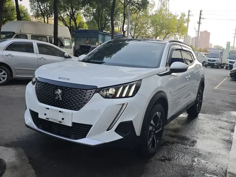 2022 Peugeot 2008 с пробегом 19 000 км
