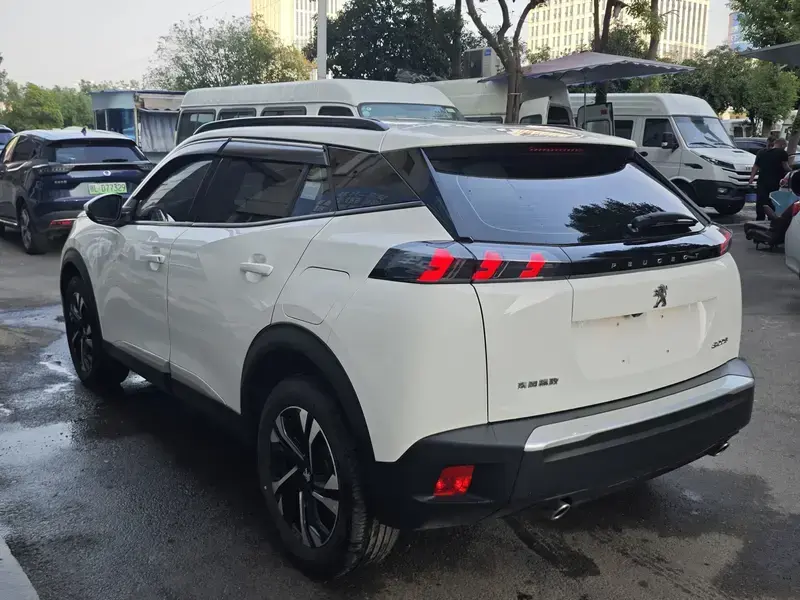 2022 Peugeot 2008 с пробегом 19 000 км
