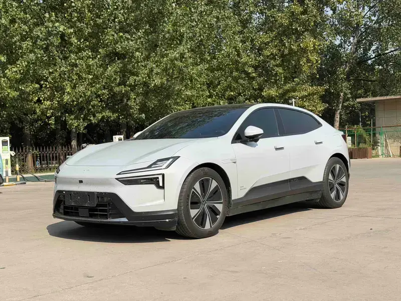 2024 Polestar 4 с пробегом 35 000 км