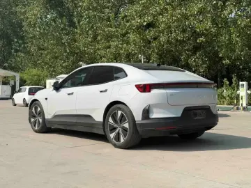 2024 Polestar 4 с пробегом 35 000 км