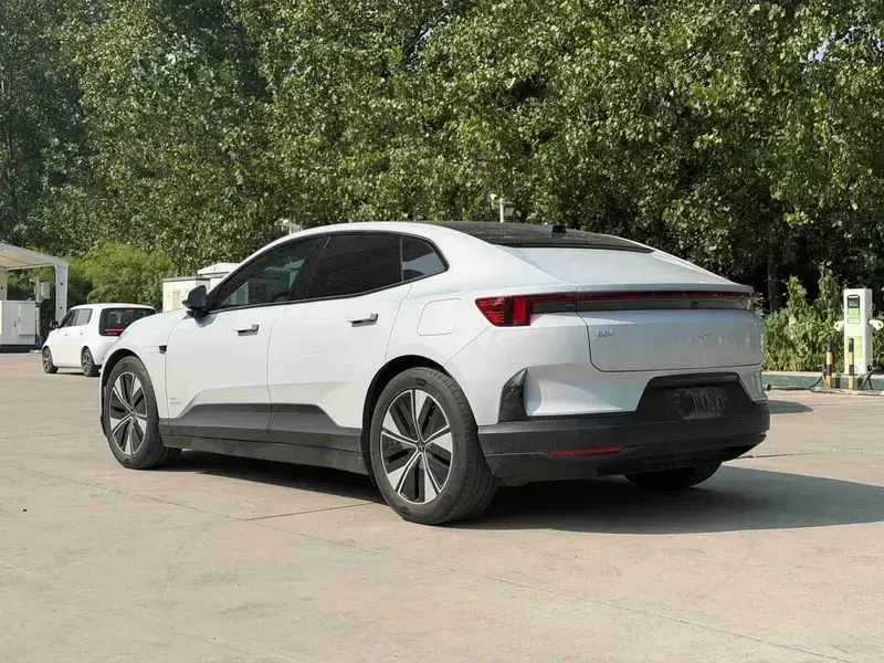 2024 Polestar 4 с пробегом 35 000 км