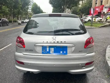 2011 Peugeot 207 с пробегом 90 000 км