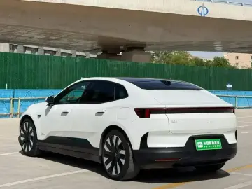 2023 Polestar 4 с пробегом 100 000 км