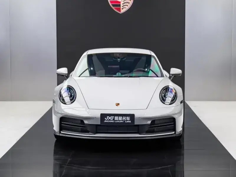 2025 Porsche 911 с пробегом 6 000 км