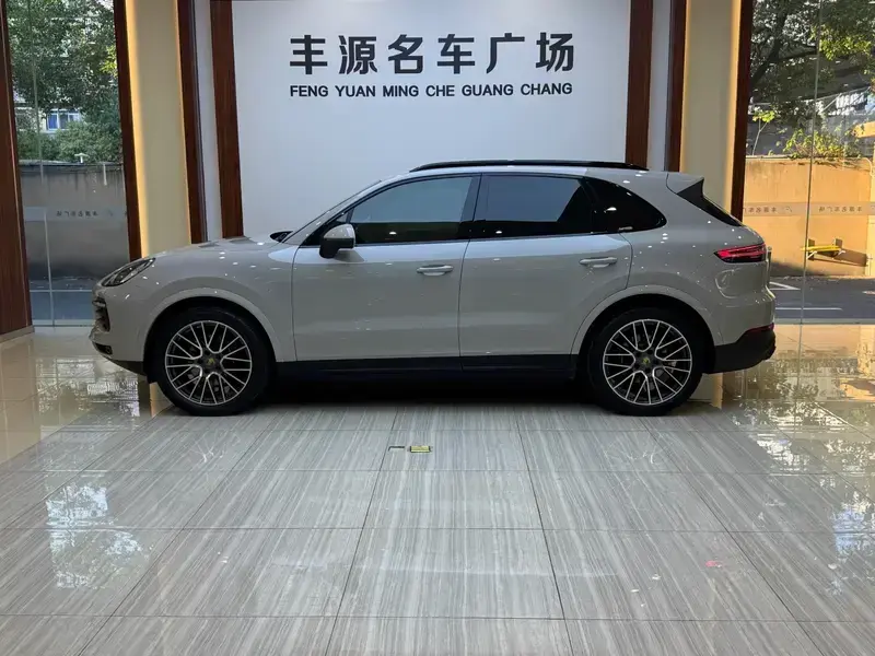 2023 Porsche Cayenne с пробегом 34 000 км