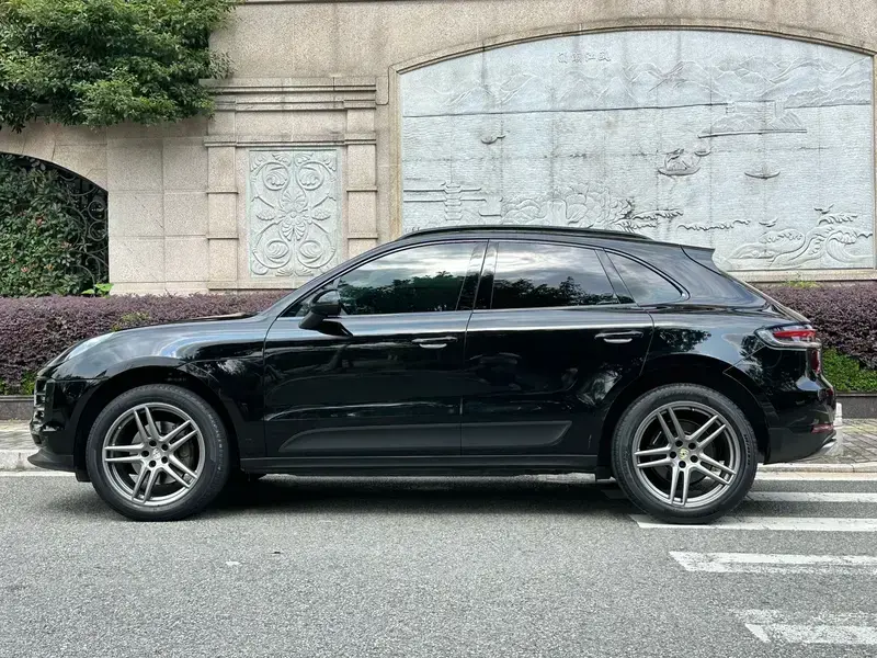 2021 Porsche Macan с пробегом 51 000 км
