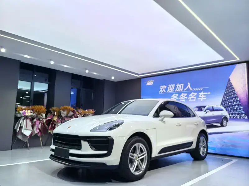 2023 Porsche Macan с пробегом 15 000 км