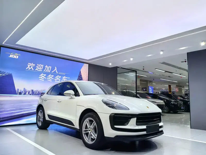 2023 Porsche Macan с пробегом 15 000 км