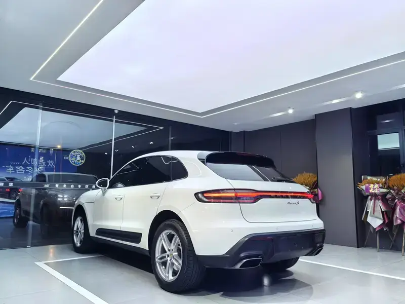 2023 Porsche Macan с пробегом 15 000 км
