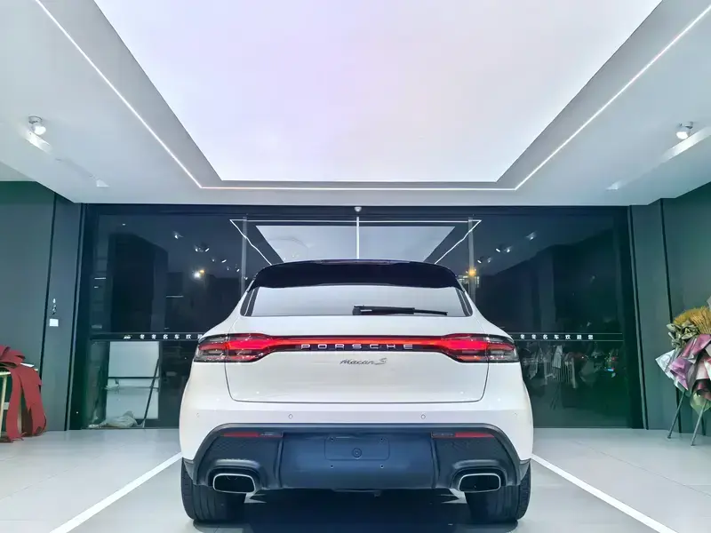 2023 Porsche Macan с пробегом 15 000 км