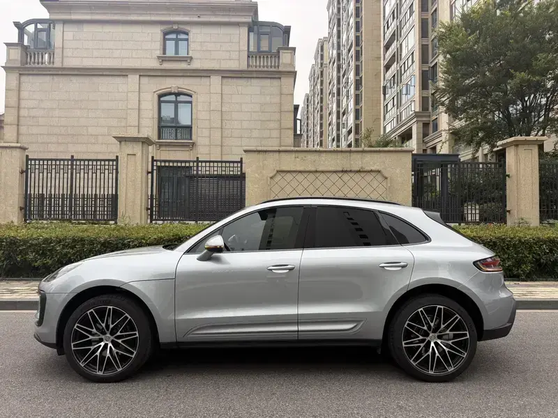 2026 Porsche Macan с пробегом 1 900 км