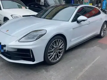 2024 Porsche Panamera с пробегом 21 000 км