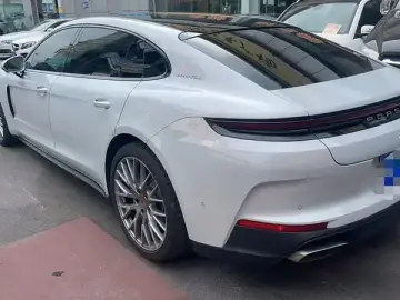 2024 Porsche Panamera с пробегом 21 000 км