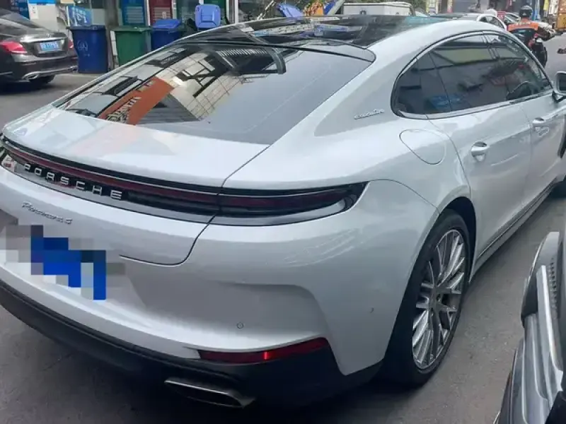 2024 Porsche Panamera с пробегом 21 000 км