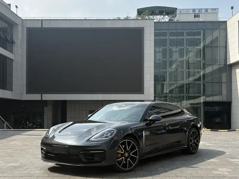 2023 Porsche Panamera с пробегом 25 000 км