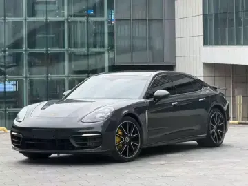 2023 Porsche Panamera с пробегом 25 000 км