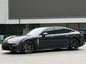 2023 Porsche Panamera с пробегом 25 000 км