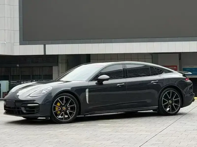 2023 Porsche Panamera с пробегом 25 000 км