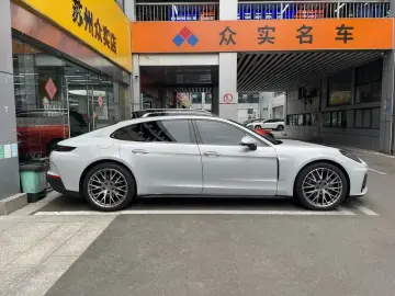 2024 Porsche Panamera с пробегом 21 000 км
