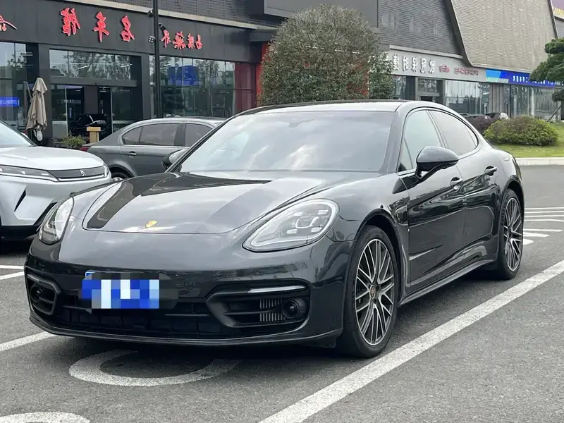 2023 Porsche Panamera с пробегом 31 000 км