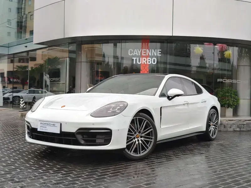 2023 Porsche Panamera с пробегом 19 000 км