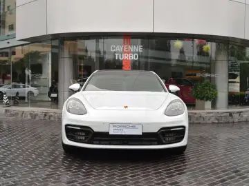 2023 Porsche Panamera с пробегом 19 000 км