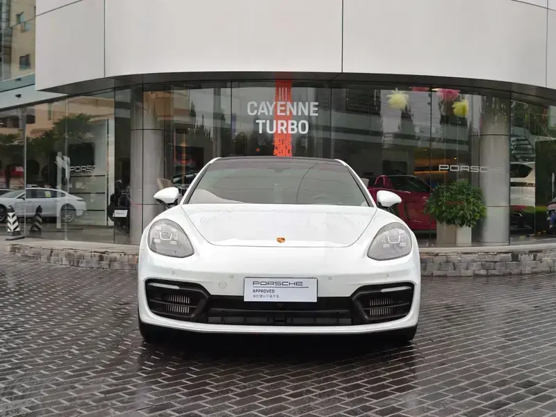 2023 Porsche Panamera с пробегом 19 000 км