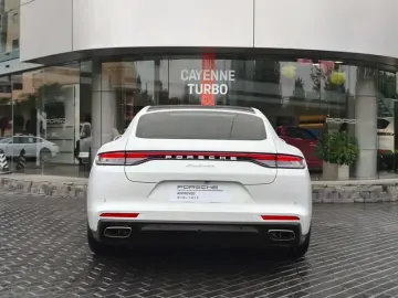 2023 Porsche Panamera с пробегом 19 000 км