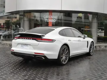 2023 Porsche Panamera с пробегом 19 000 км