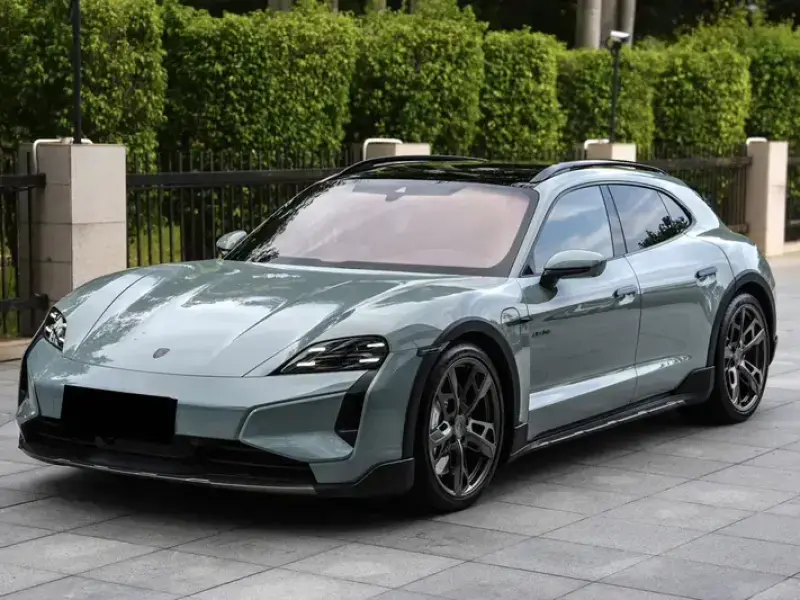 2024 Porsche Taycan с пробегом 9 000 км