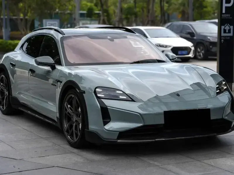 2024 Porsche Taycan с пробегом 9 000 км