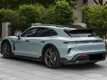 2024 Porsche Taycan с пробегом 9 000 км