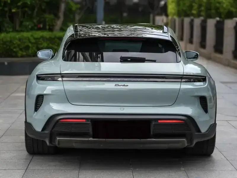 2024 Porsche Taycan с пробегом 9 000 км