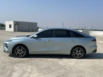2025 Roewe D6 с пробегом 48 000 км