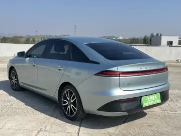 2025 Roewe D6 с пробегом 48 000 км