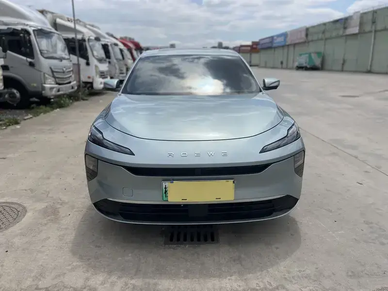 2025 Roewe D6 с пробегом 11 000 км