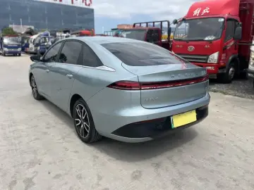 2025 Roewe D6 с пробегом 11 000 км