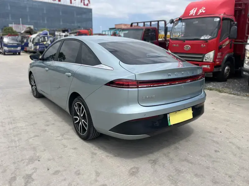 2025 Roewe D6 с пробегом 11 000 км
