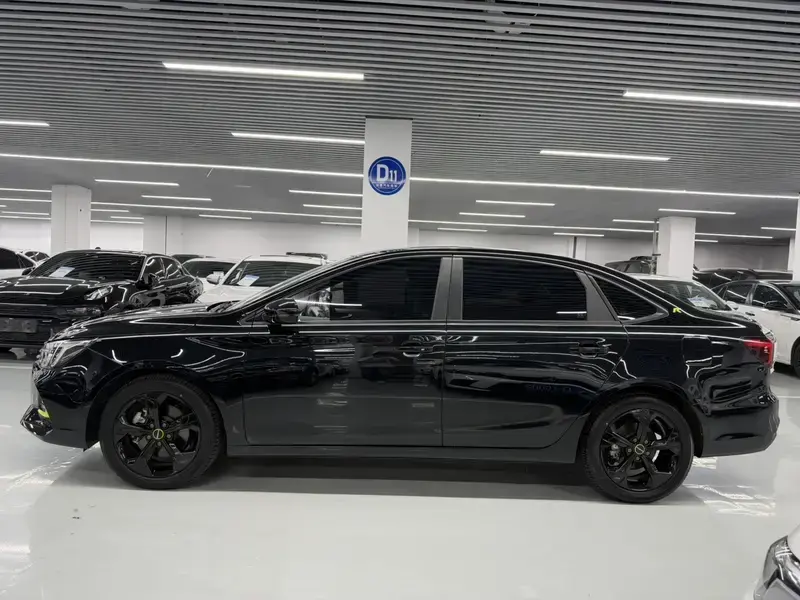 2020 Roewe i6 Max с пробегом 17 000 км