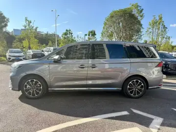 2023 Roewe iMAX8 с пробегом 26 000 км