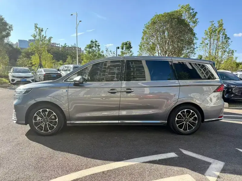 2023 Roewe iMAX8 с пробегом 26 000 км