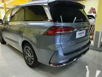 2023 Roewe iMAX8 с пробегом 100 км