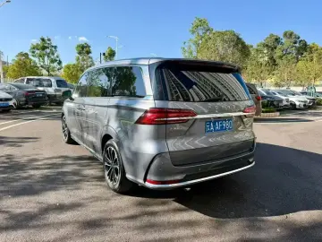 2023 Roewe iMAX8 с пробегом 26 000 км