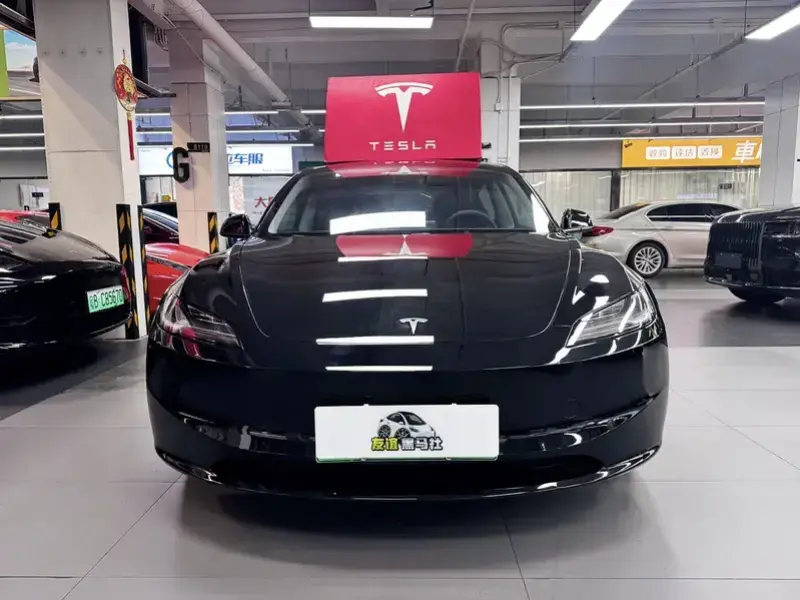 2023 Tesla Model 3 с пробегом 31 000 км