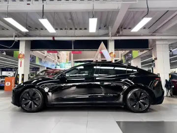 2023 Tesla Model 3 с пробегом 31 000 км