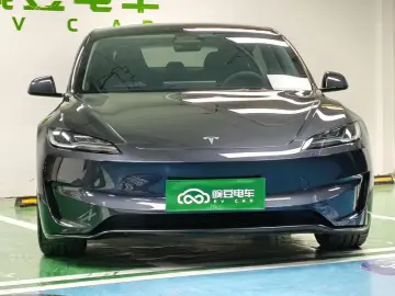 2025 Tesla Model 3 с пробегом 20 000 км